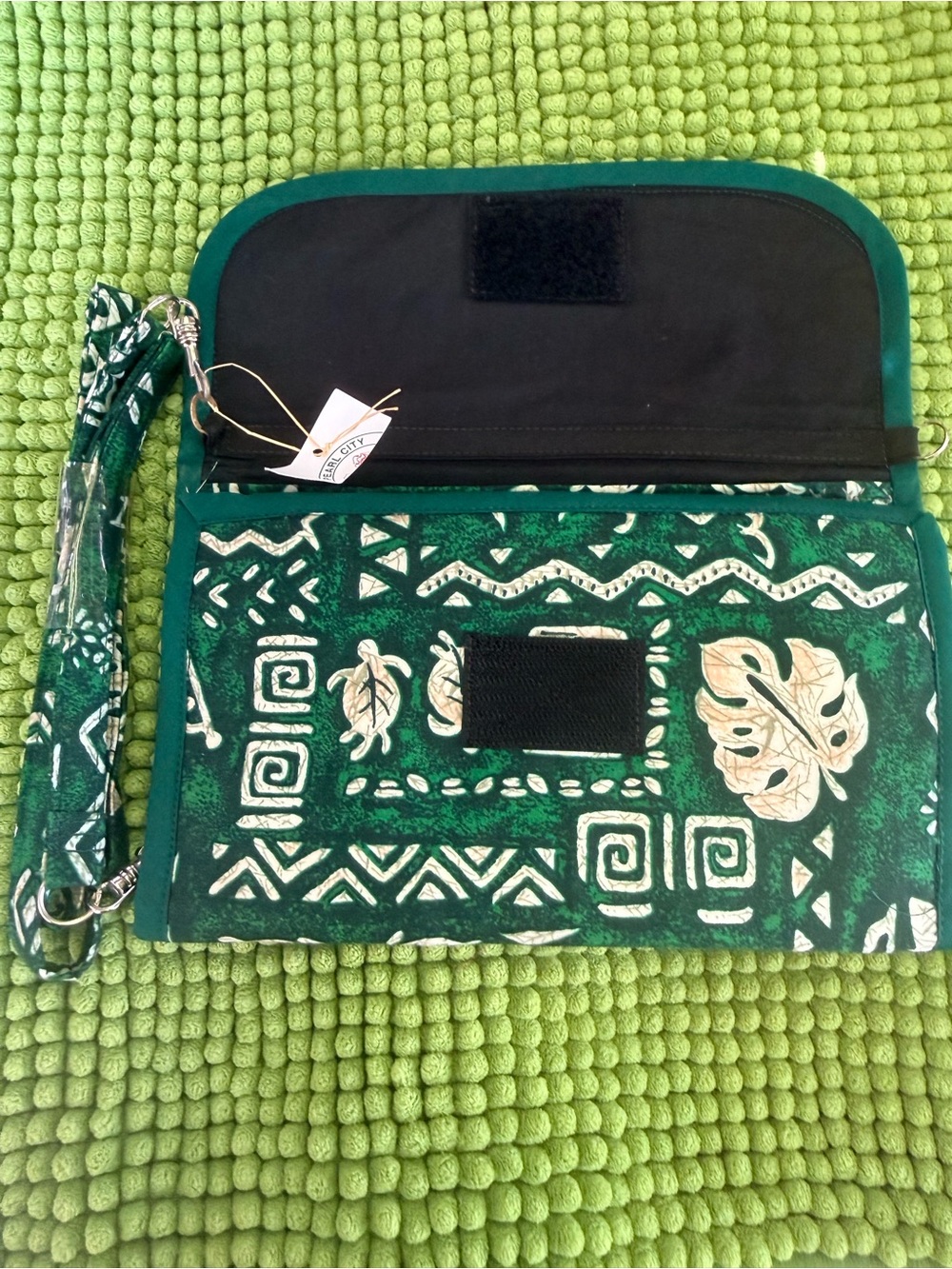 Classic Hawaiian island design green wristlet with removable strap